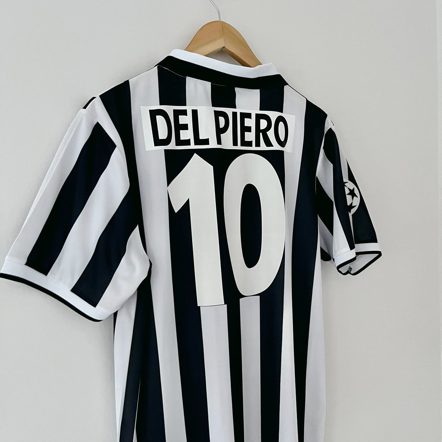 Retro Juventus Shirt 1996-97 Home